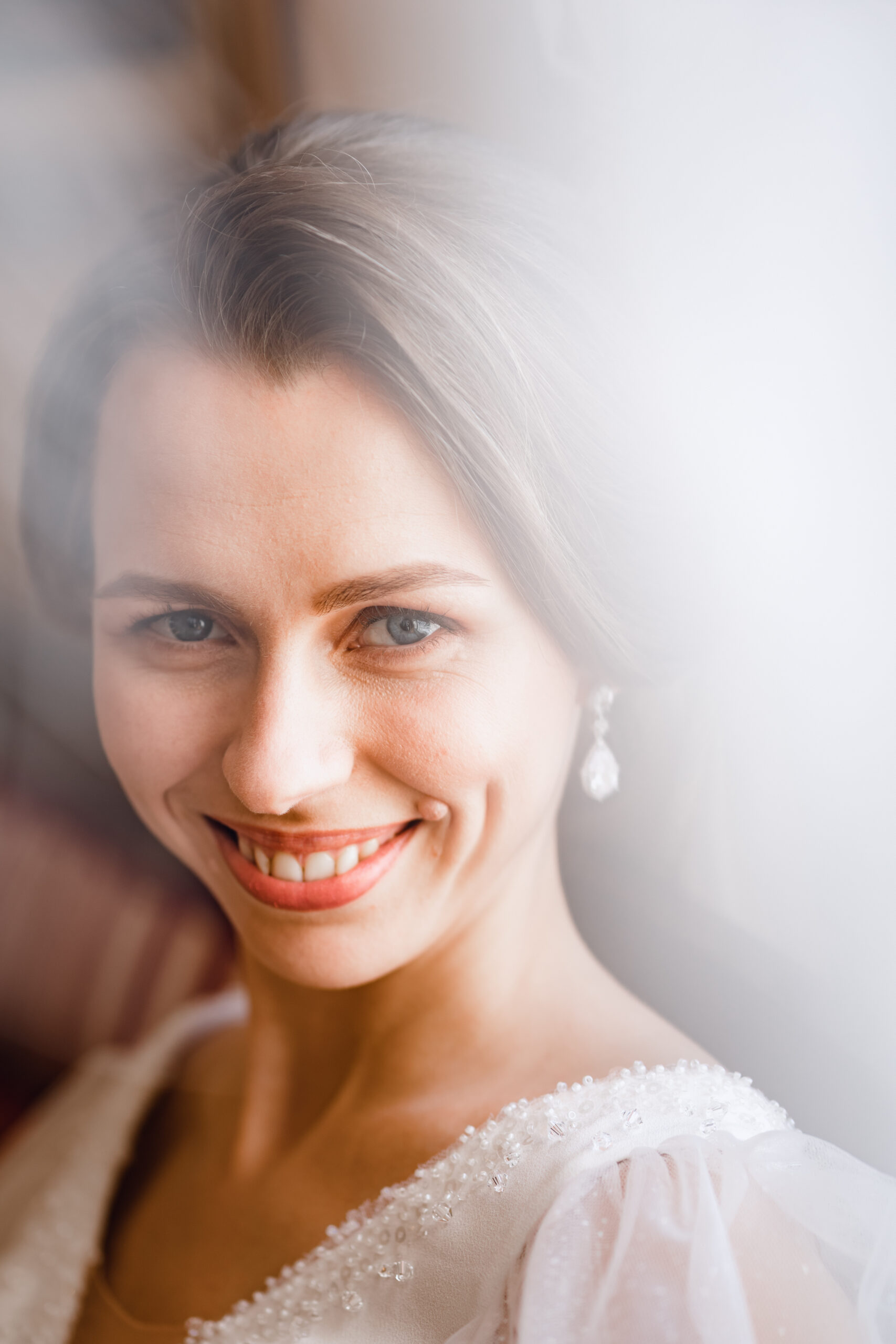 The stylists’ tips for wedding makeup. For any girl wedding is a special day. One wants to look flawless and receive a lot of compliments. To be confident and relaxed in the photos, each bride carefully chooses a master to create a wedding makeup or repeatedly rehearses her performance.