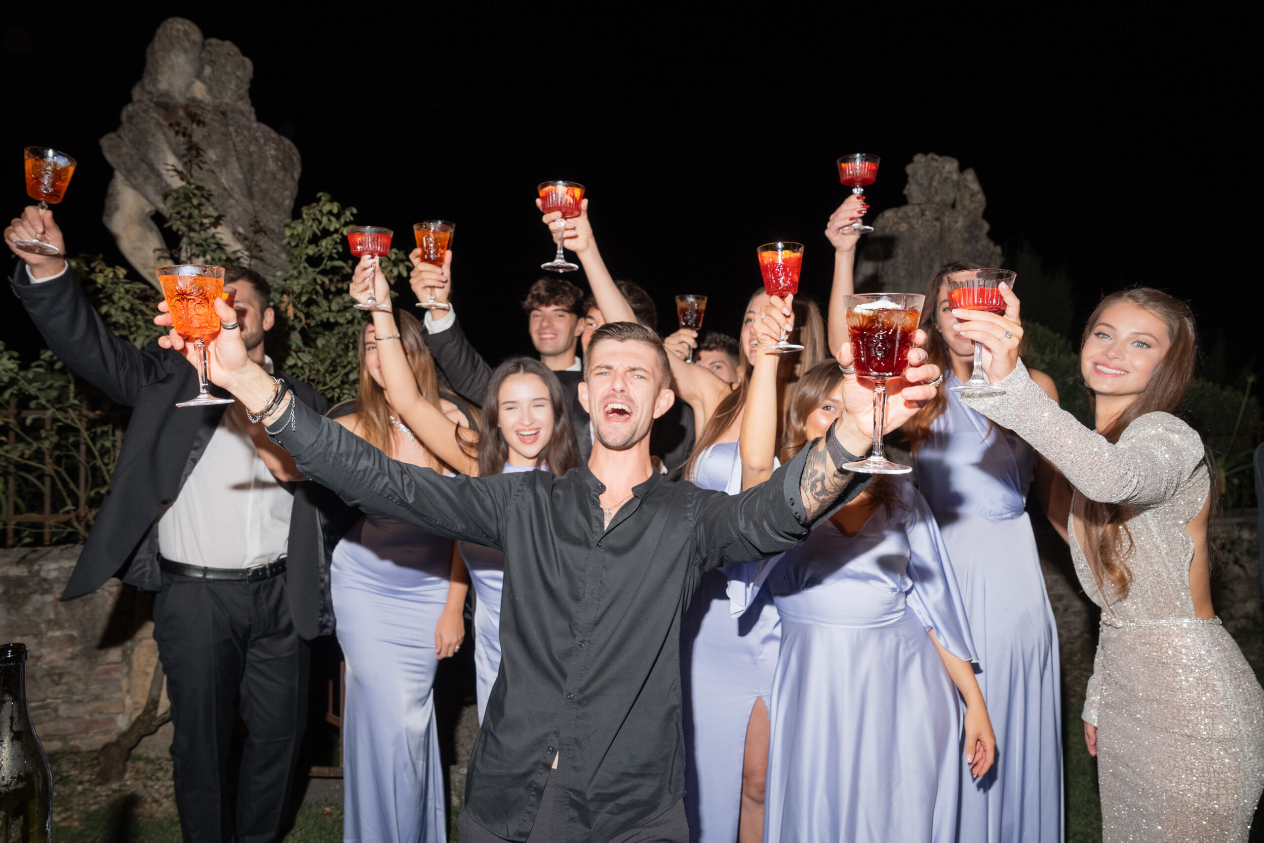 Why we give tips for entertaining guests. For all your guests to truly enjoy the day of your wedding and remember this wonderful holiday for years, you should make sure that everyone feels completely comfortable. With these 35 best tips, your wedding celebration will be a real event.