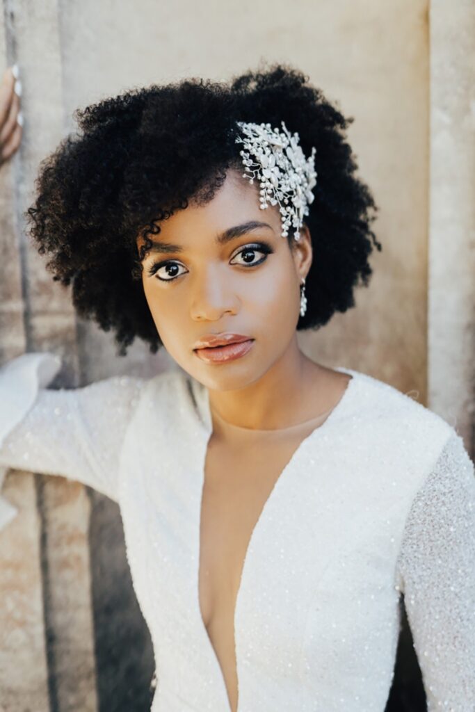 Brides with short hair.