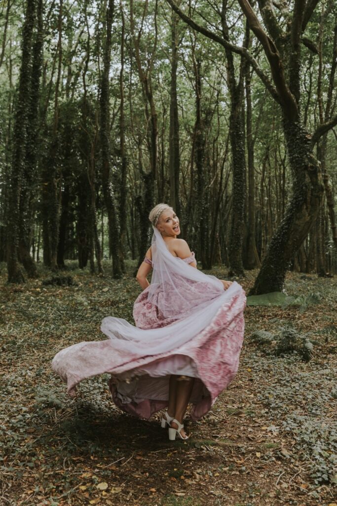 Brides with short hair.