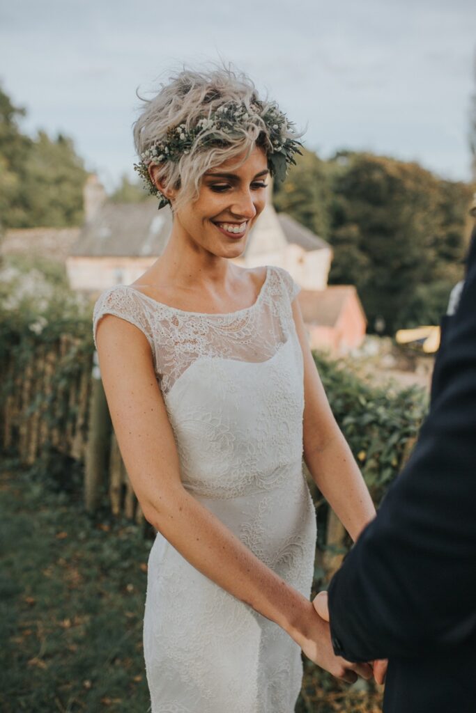 Brides with short hair.