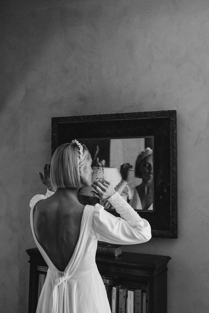 Brides with short hair.