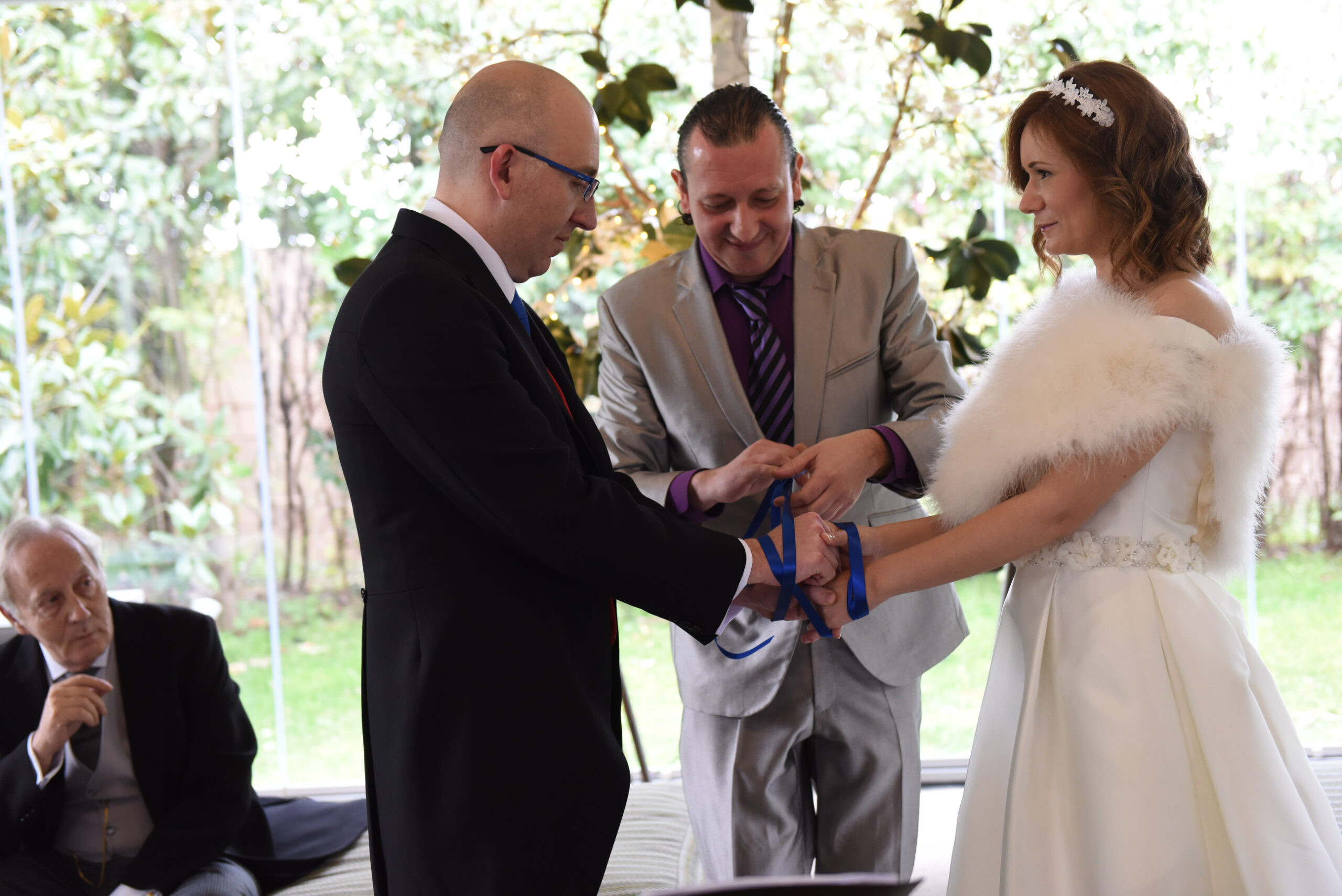 Oficiante-Vicente-Ritual-Atadura-de-manos-2-1-scaled-1