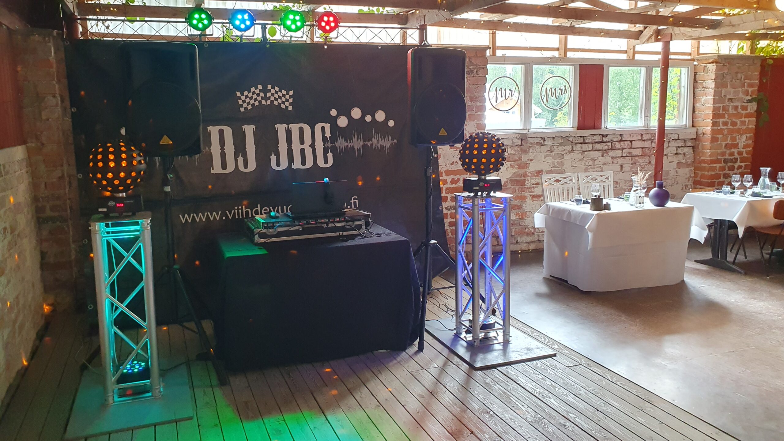 Viihdevuokraamo-Basic-juhlapaketti-scaled-1