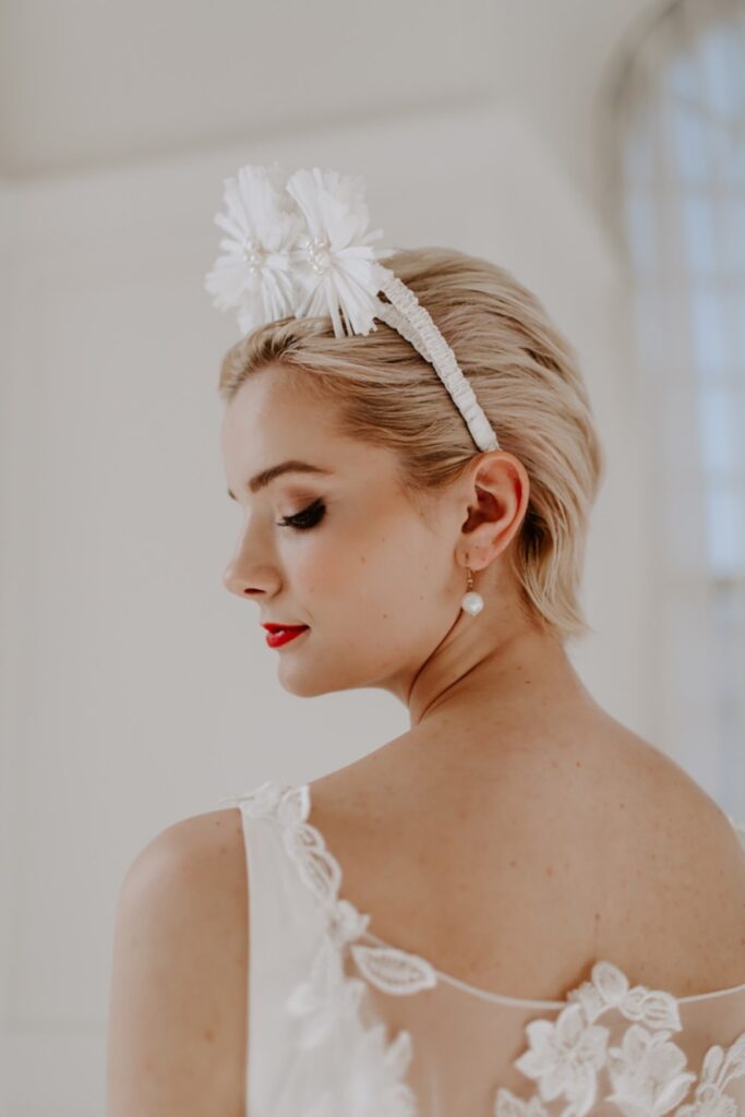 Brides with short hair.