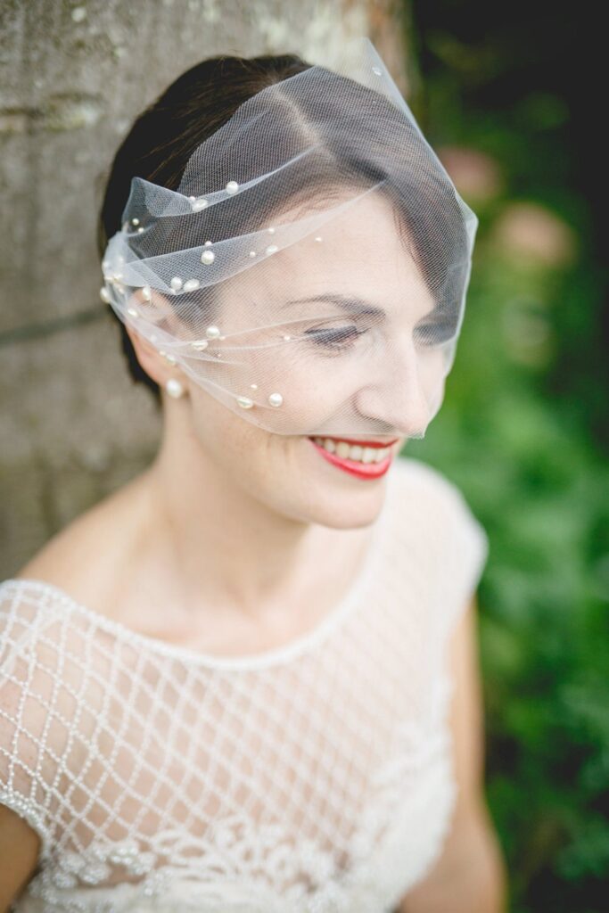 Brides with short hair.