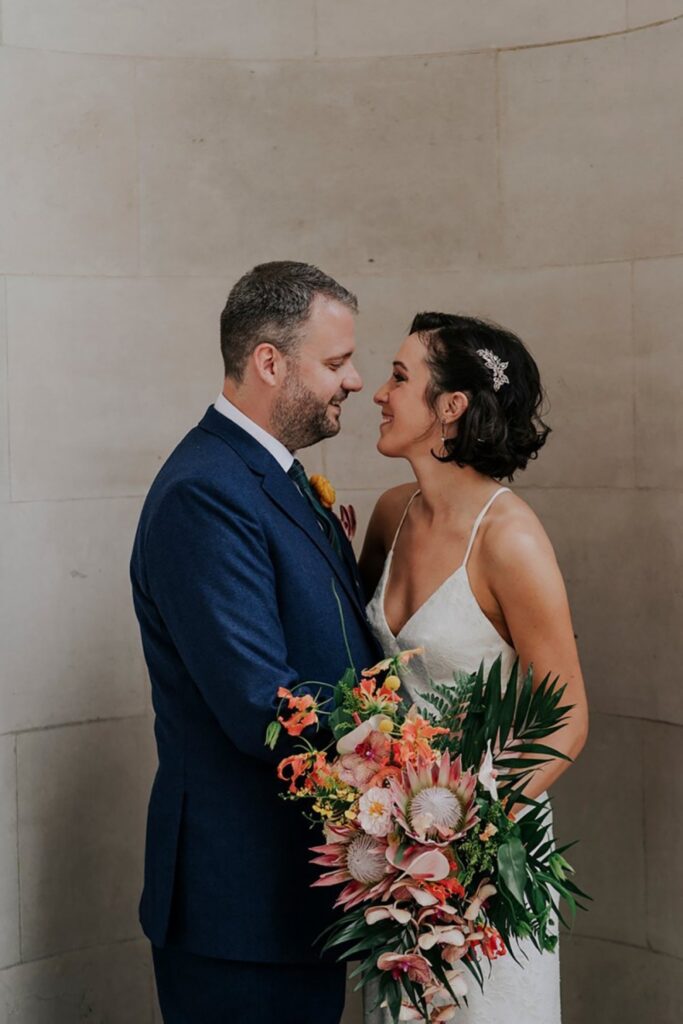 Brides with short hair.