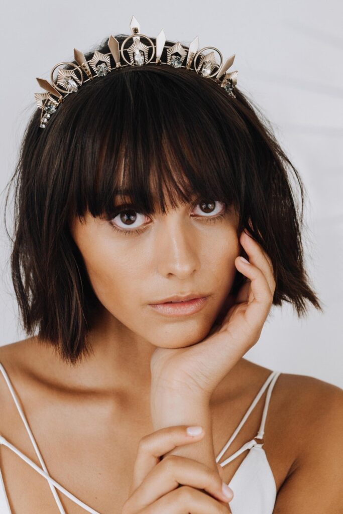 Brides with short hair.
