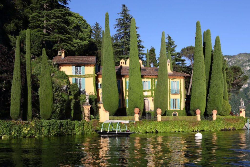 villa-como-lake-italy-luxury-pool-la-cassinella-ext-1_h_l