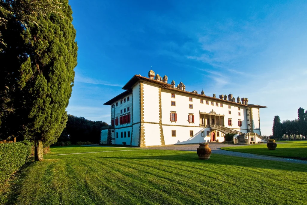 013TenutaDiArtimino_MeliaCollection-La+Ferdinanda+facade.jpg