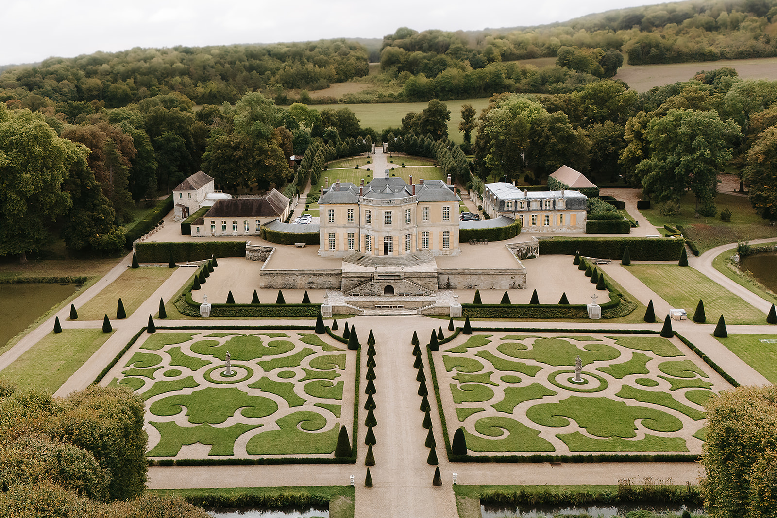 Villette-Demi-Design-aerial-shot-venue-garden-luxury-green