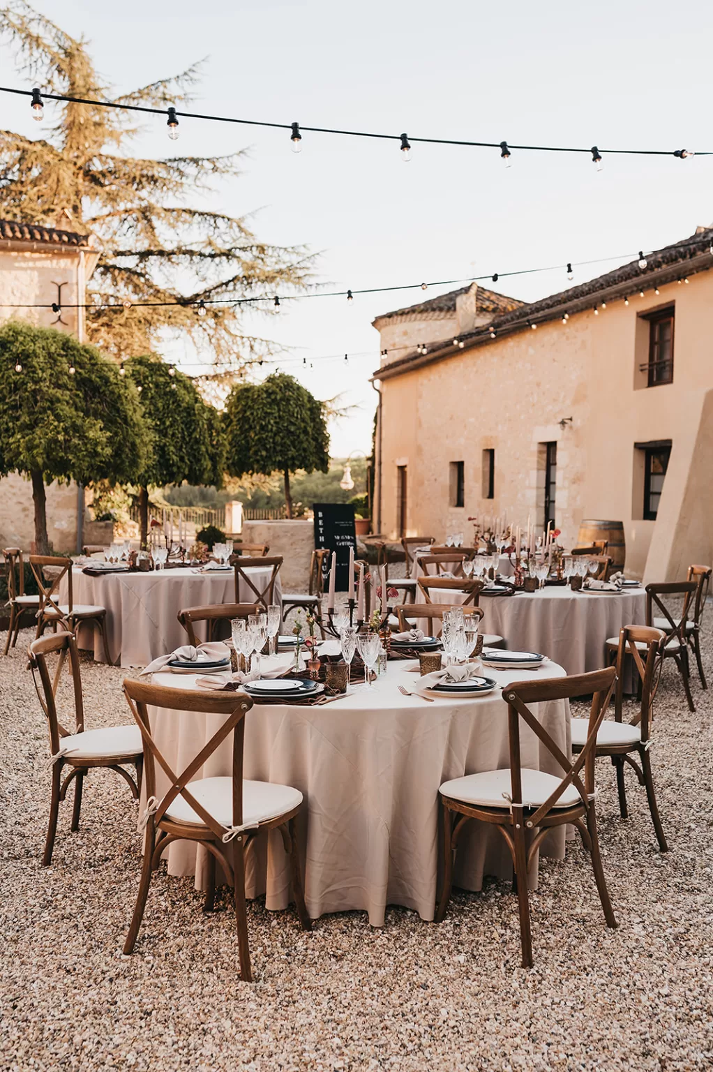 chateau-de-sanse-courtyard-reception-1022×1536