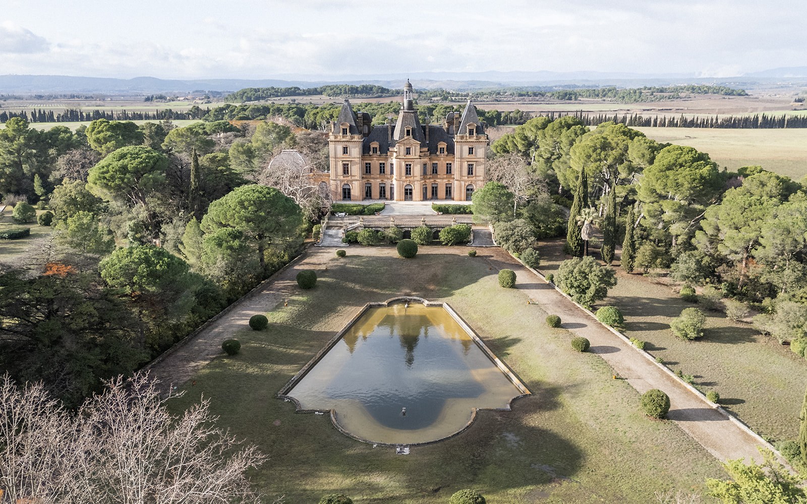 chateau-du-terral-c-vitupier-venue-chateau-pond-garden-aerial-shot