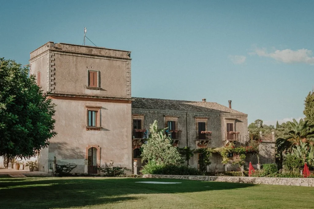 wedding-photographer-sicily-borgo-del-carato-siracusa101(pp_w1100_h733).jpg